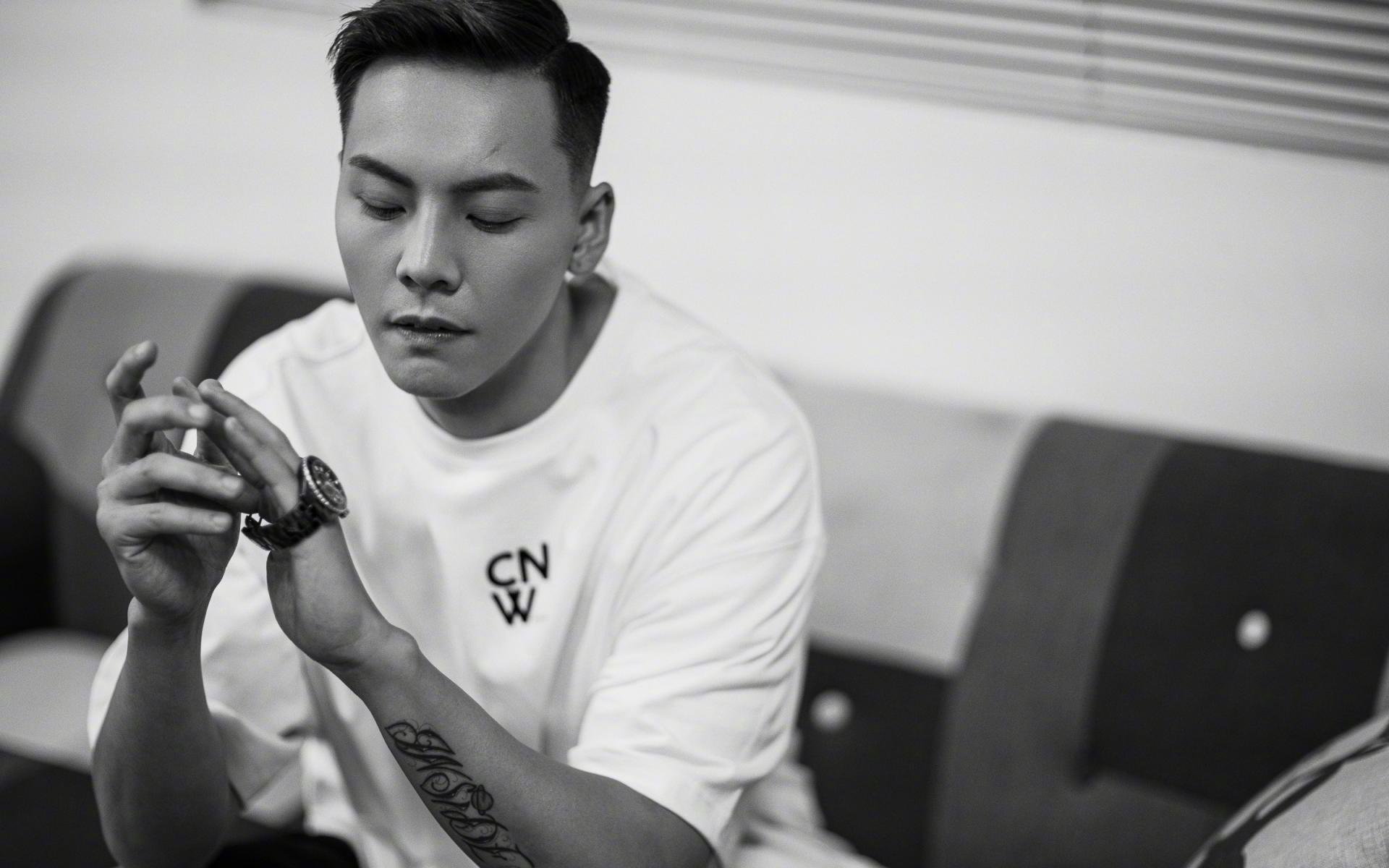 恩比德防守端封盖连连七六人建立领先,恩比德带伤出战