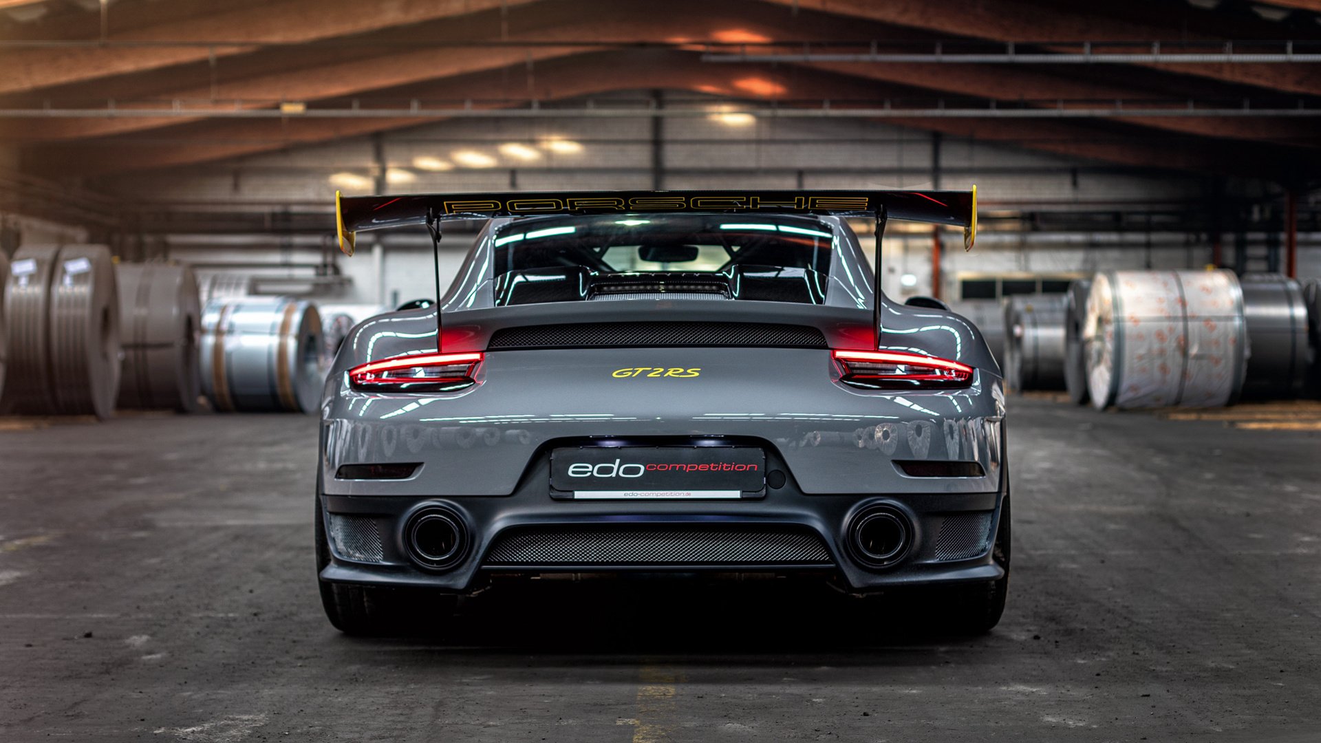 米兰登录入口-詹姆斯赛后与对手深情拥抱致敬，詹姆斯跟队友赛前做的动作